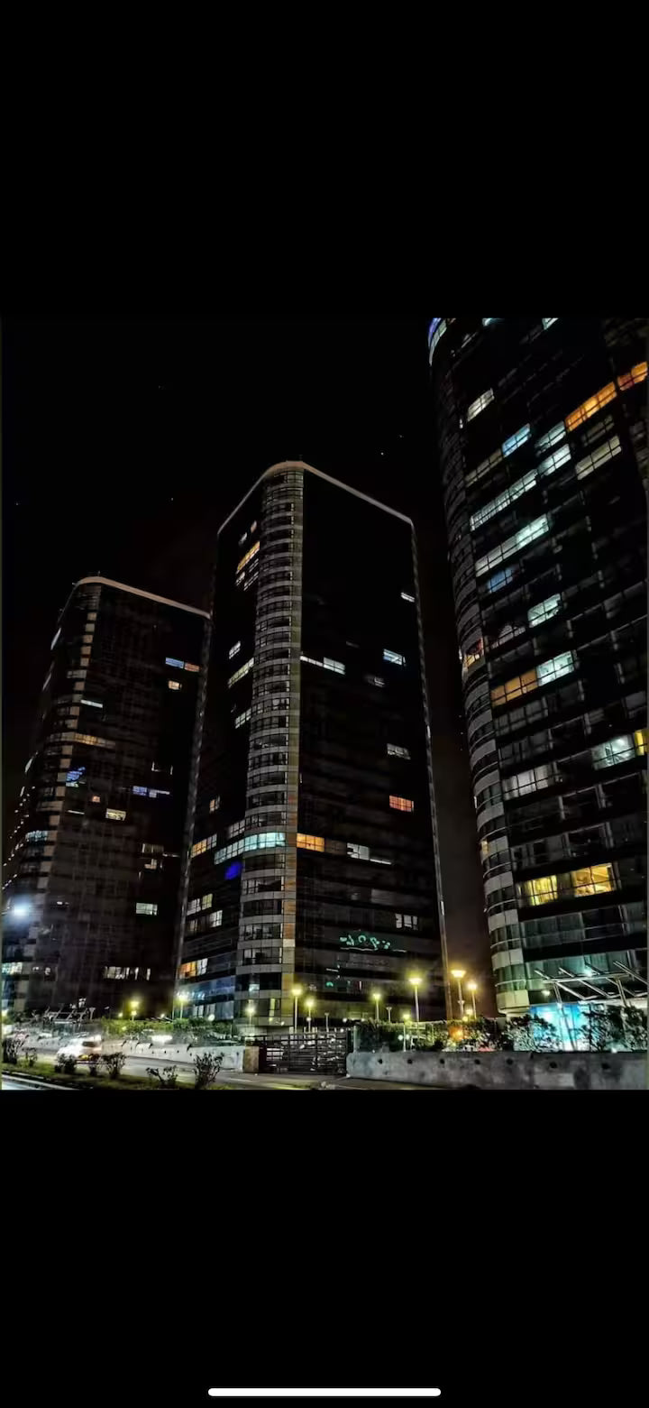 Logement F4 de Luxe avec Vue Mer au 18ème Étage — Tour Mobilart Bahia Center, Oran (7 pers.)