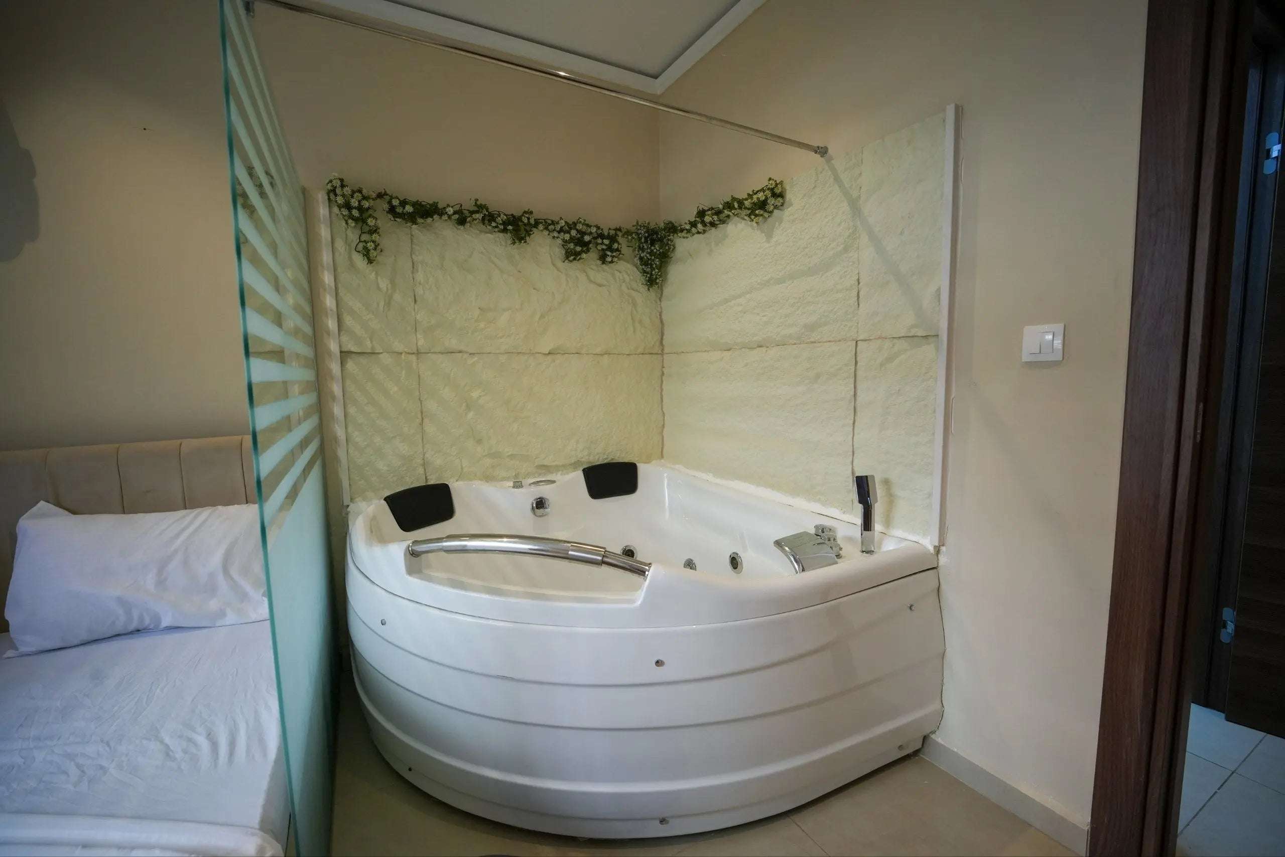 Appartement 2 Chambres avec Jacuzzi Privatif – Belgaïd / Canastel, Oran F3 Key in Dz