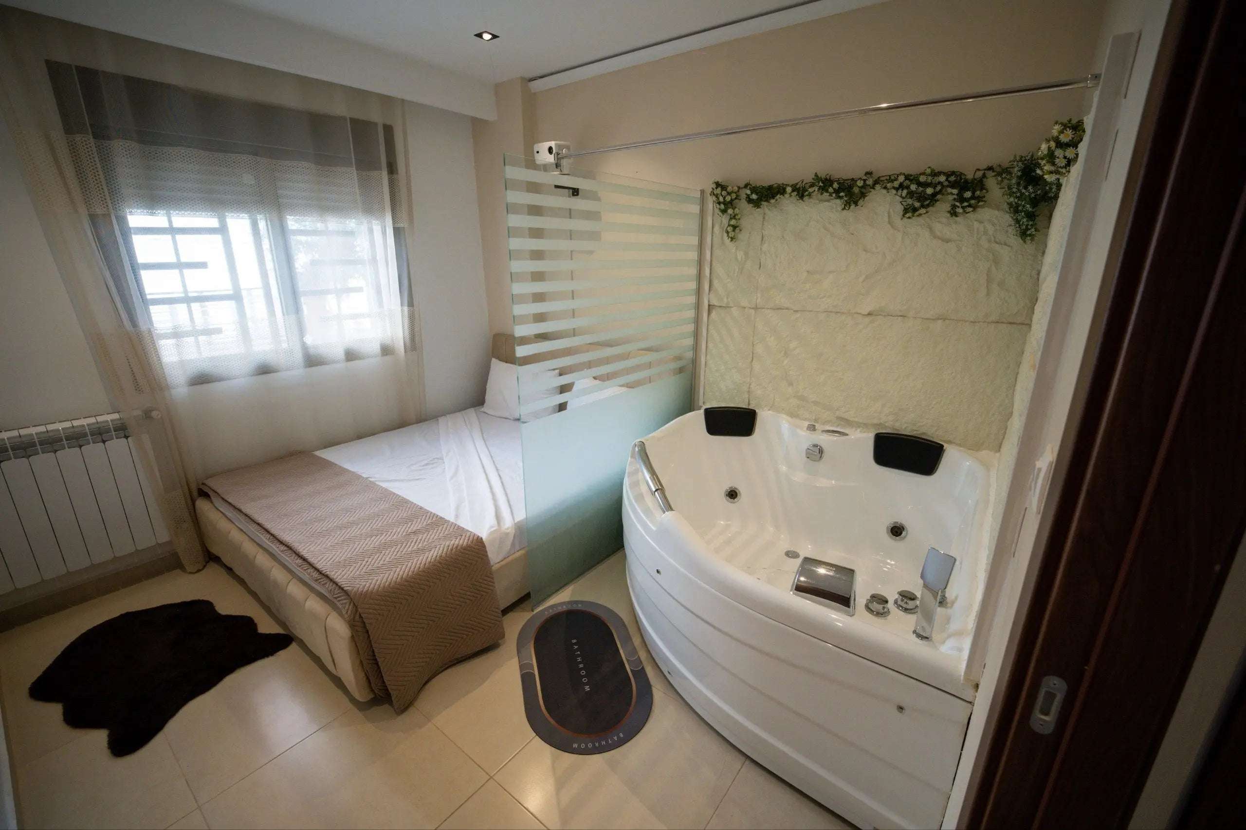 Appartement 2 Chambres avec Jacuzzi Privatif – Belgaïd / Canastel, Oran F3 Key in Dz