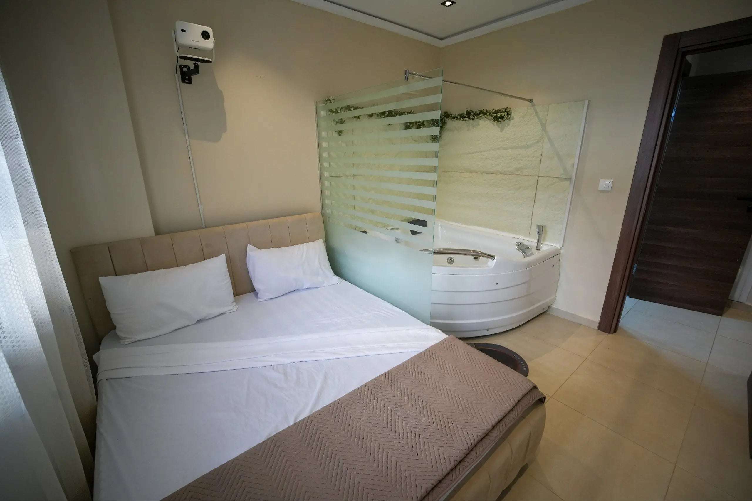 Appartement 2 Chambres avec Jacuzzi Privatif – Belgaïd / Canastel, Oran F3 Key in Dz