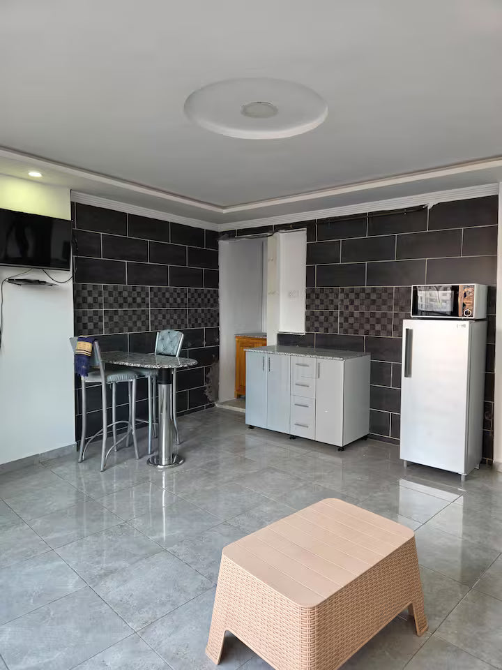 Logement  F2 Bon Plan à Oran 2eme étage — Akid Lotfi / Millénium / Frenanville, Idéal Court Séjour
