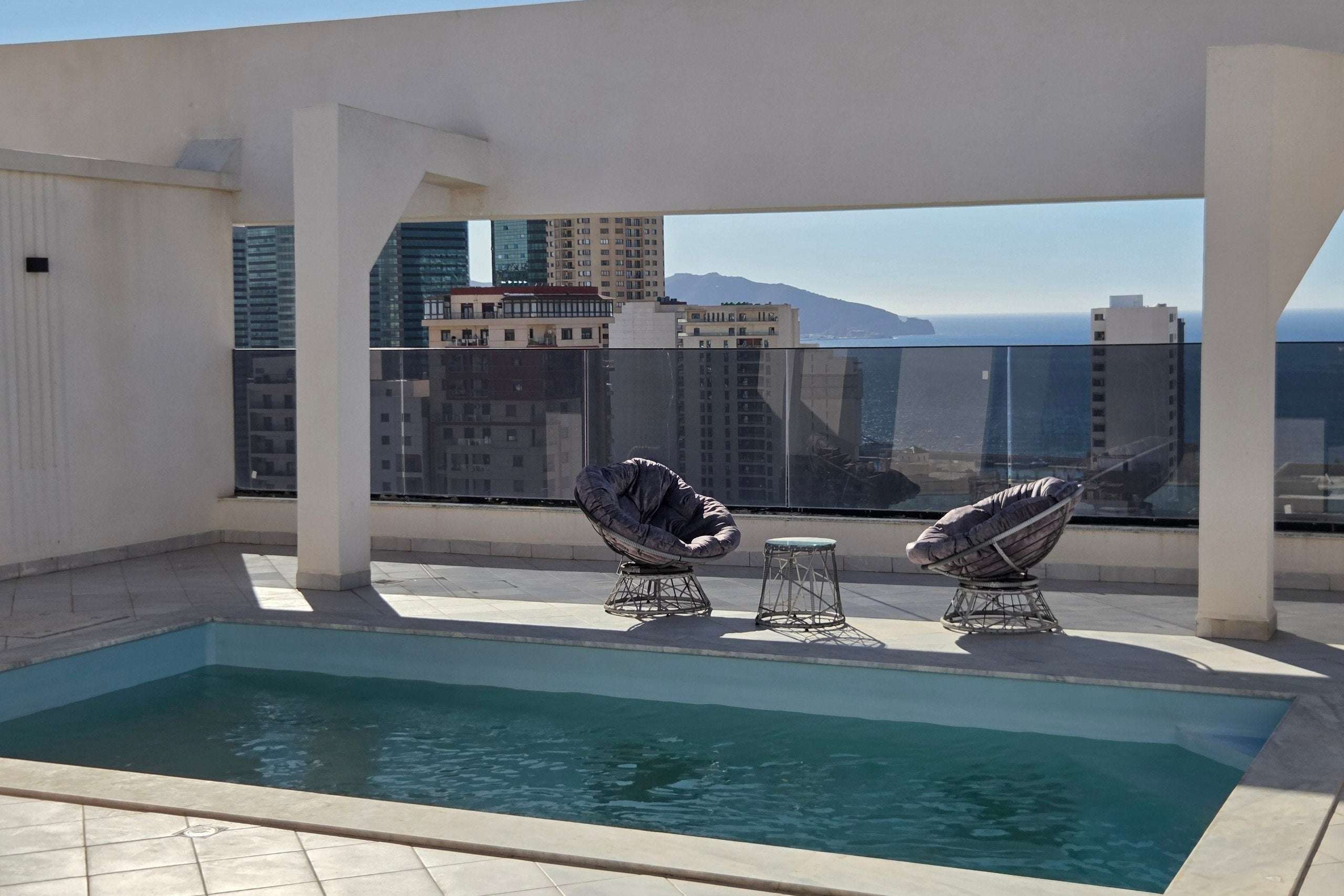 Logement Appartement avec Piscine Privée Vue Mer Sans vis-à-vis, Duplex de Luxe à Gambetta, Oran — 8 Pers. | Keyin-DZ