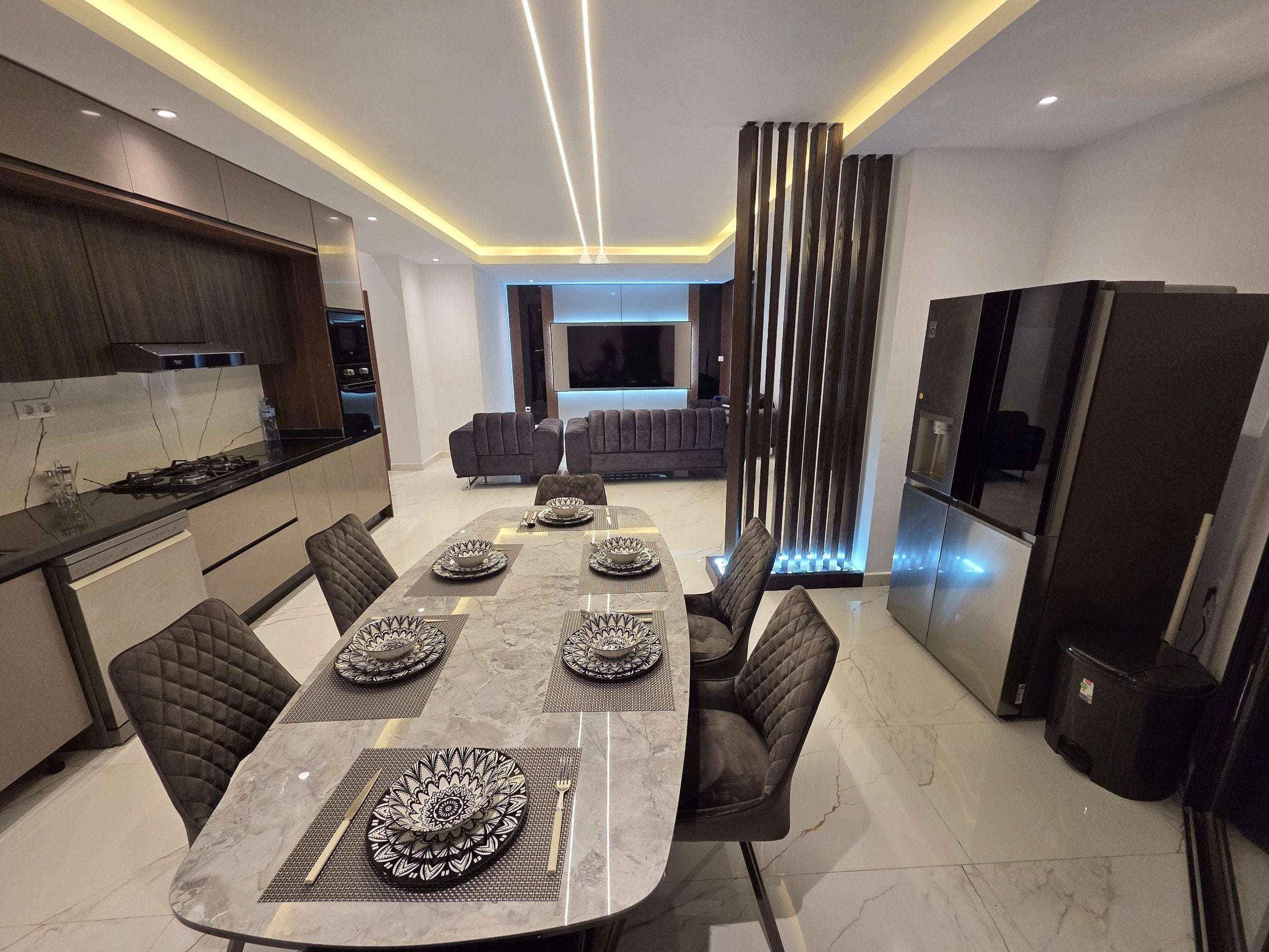 Logement Appartement avec Piscine Privée Vue Mer Sans vis-à-vis, Duplex de Luxe à Gambetta, Oran — 8 Pers. | Keyin-DZ