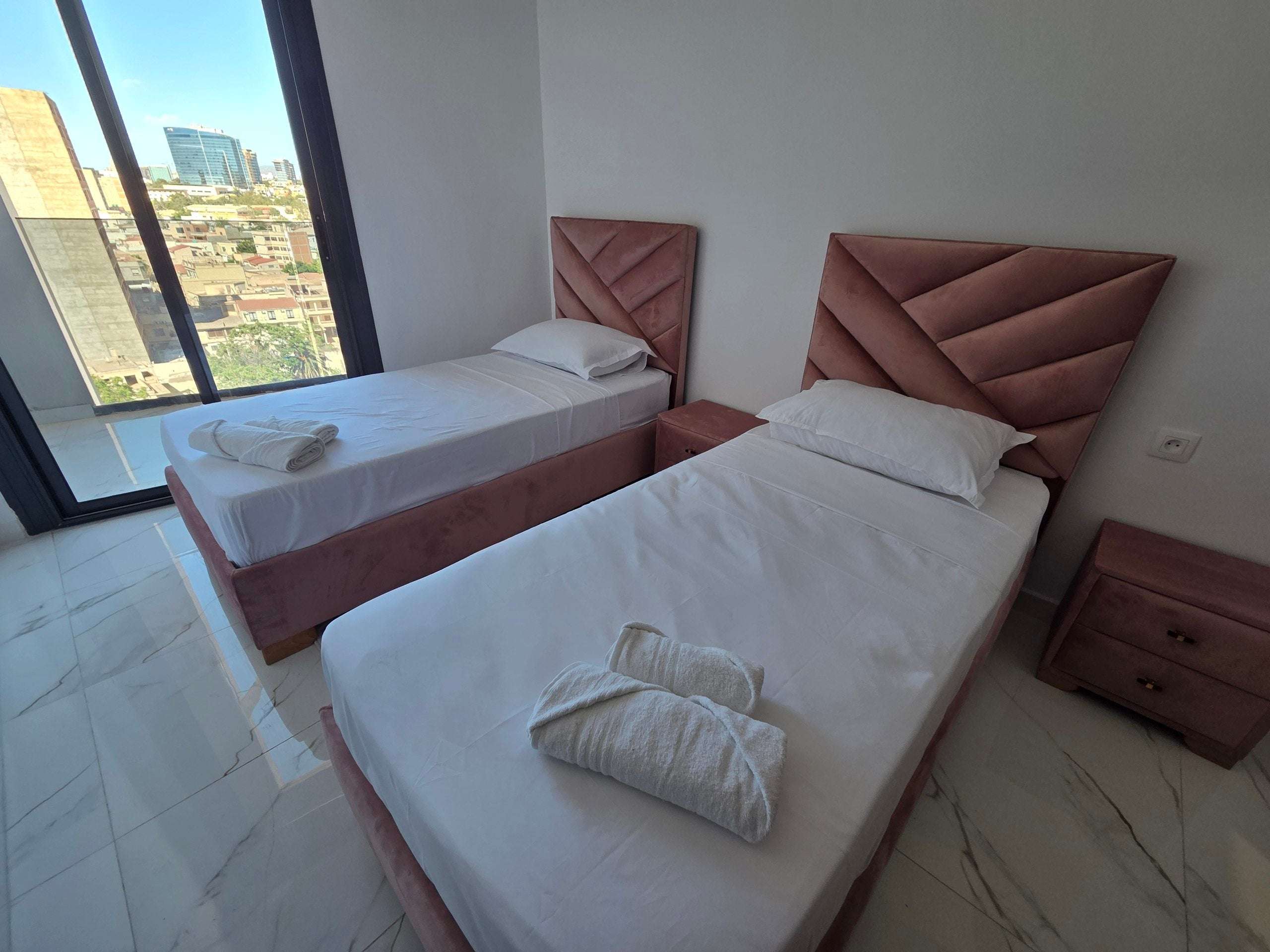 Logement Appartement avec Piscine Privée Vue Mer Sans vis-à-vis, Duplex de Luxe à Gambetta, Oran — 8 Pers. | Keyin-DZ