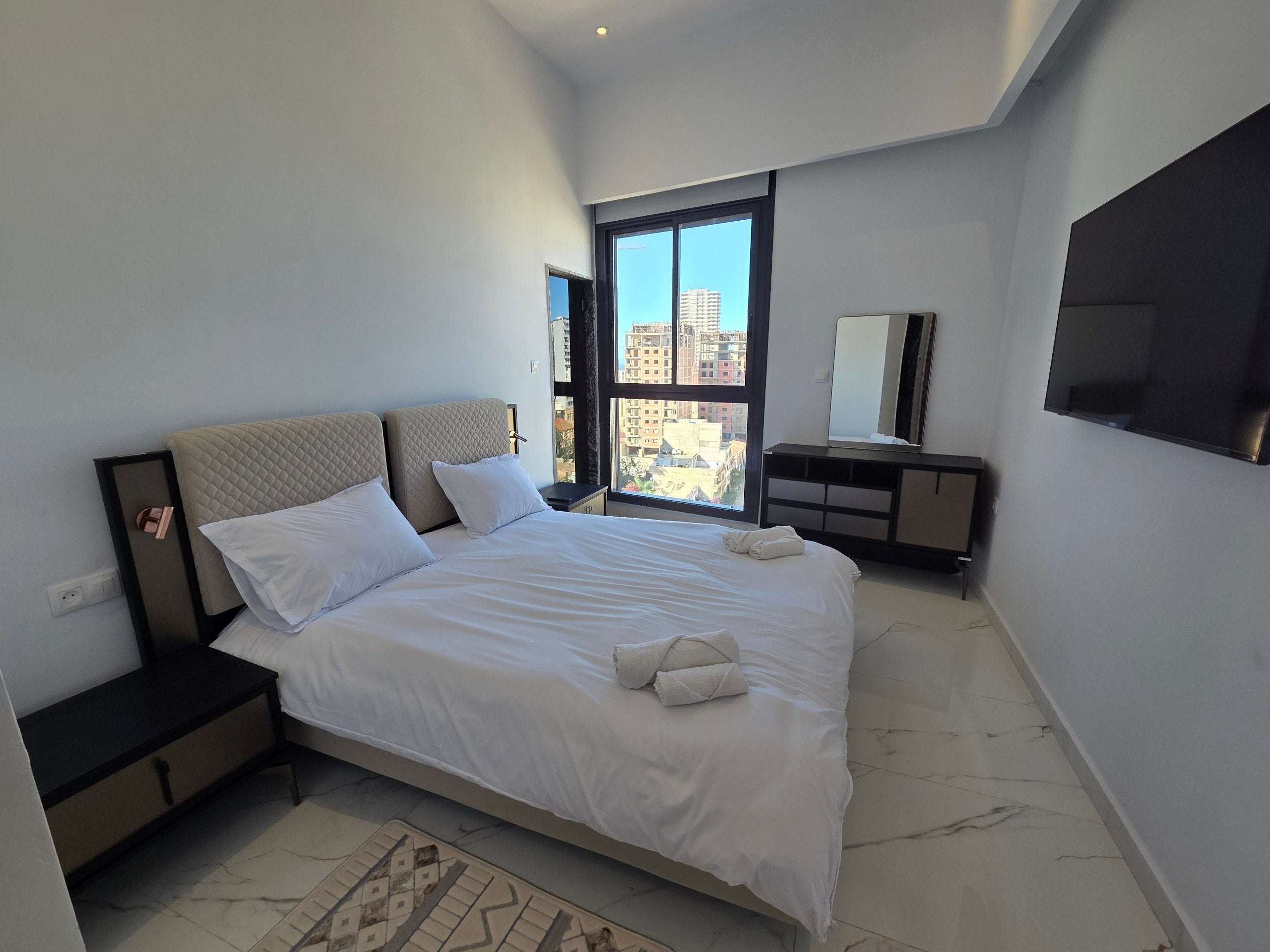 Logement Appartement avec Piscine Privée Vue Mer Sans vis-à-vis, Duplex de Luxe à Gambetta, Oran — 8 Pers. | Keyin-DZ
