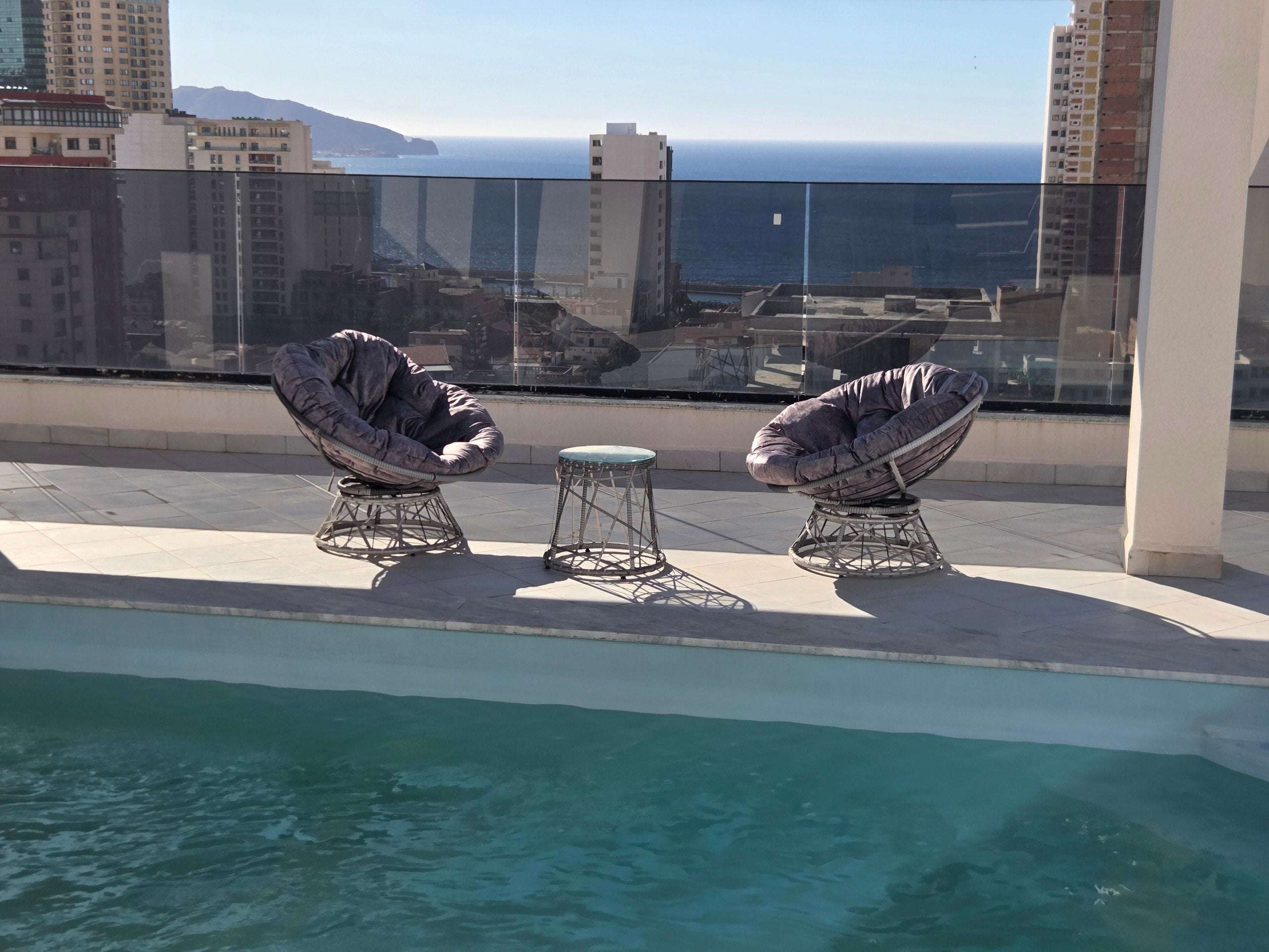 Logement Appartement avec Piscine Privée Vue Mer Sans vis-à-vis, Duplex de Luxe à Gambetta, Oran — 8 Pers. | Keyin-DZ