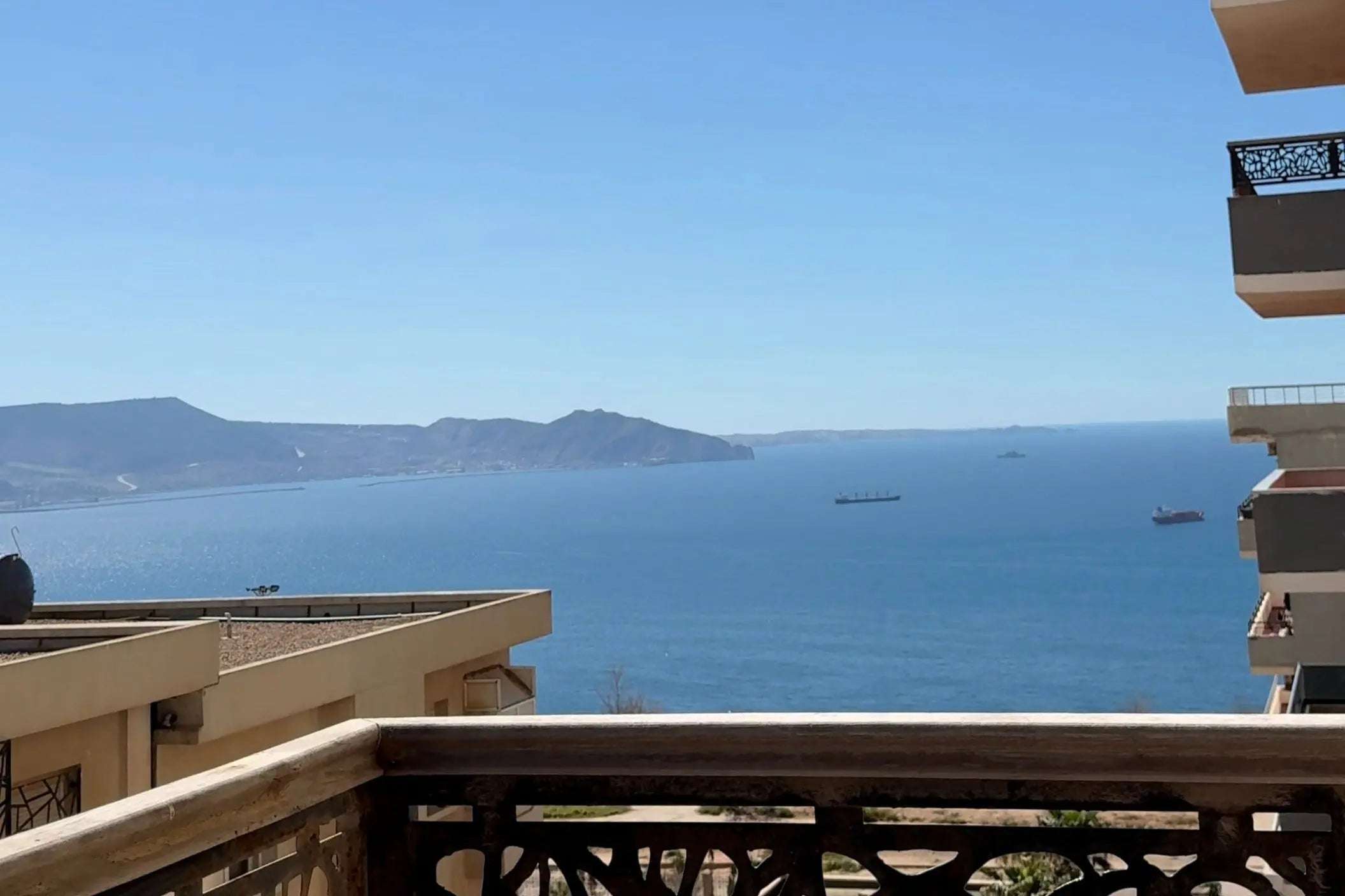 F4 Incroyable Vue Mer Appartement 3 Chambres Oran — Frange Maritime | Keyin-DZ Key in Dz