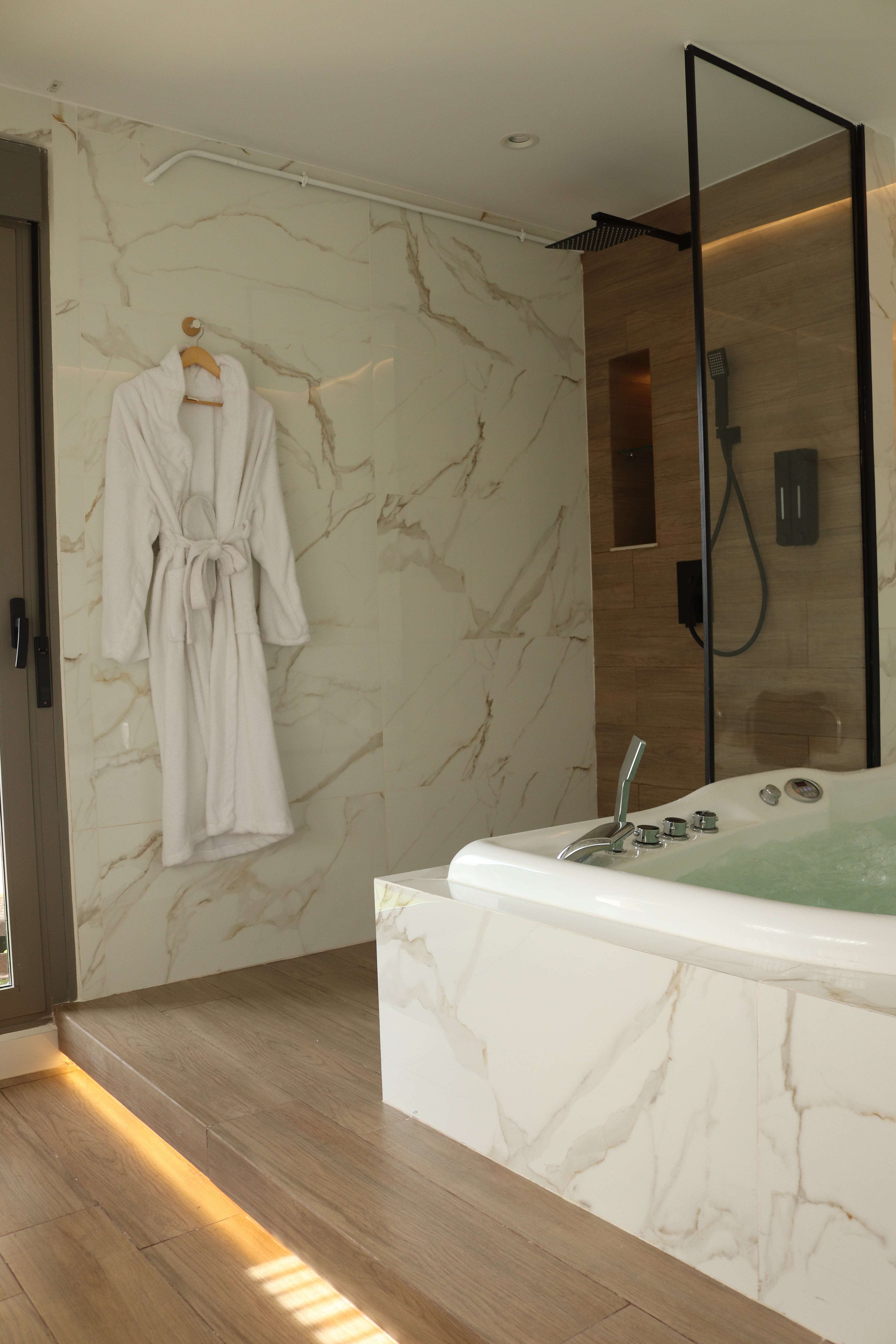 🏠 Appartement Luxe Gambetta, Oran — Jacuzzi Marbre, Suite Parentale (Résidence Sidi Attallah)