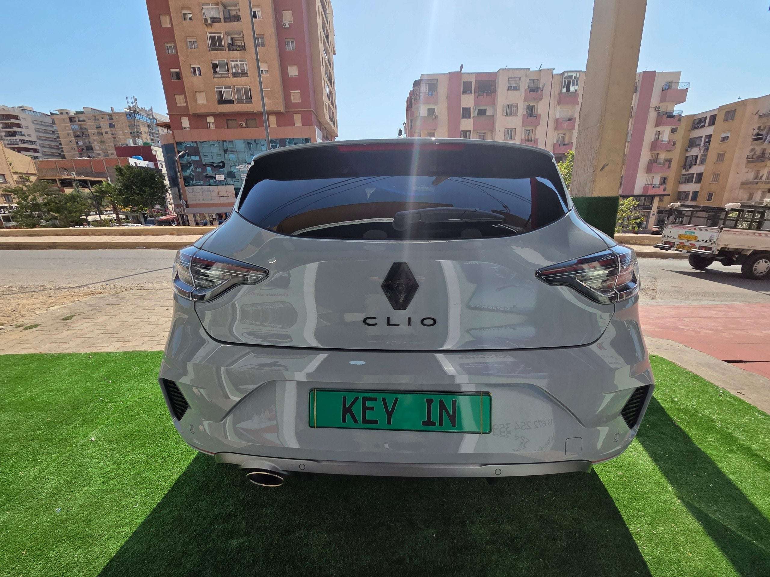 Véhicule Renault Clio 5 Esprit Alpine — Location Citadine Sportive Automatique à Oran