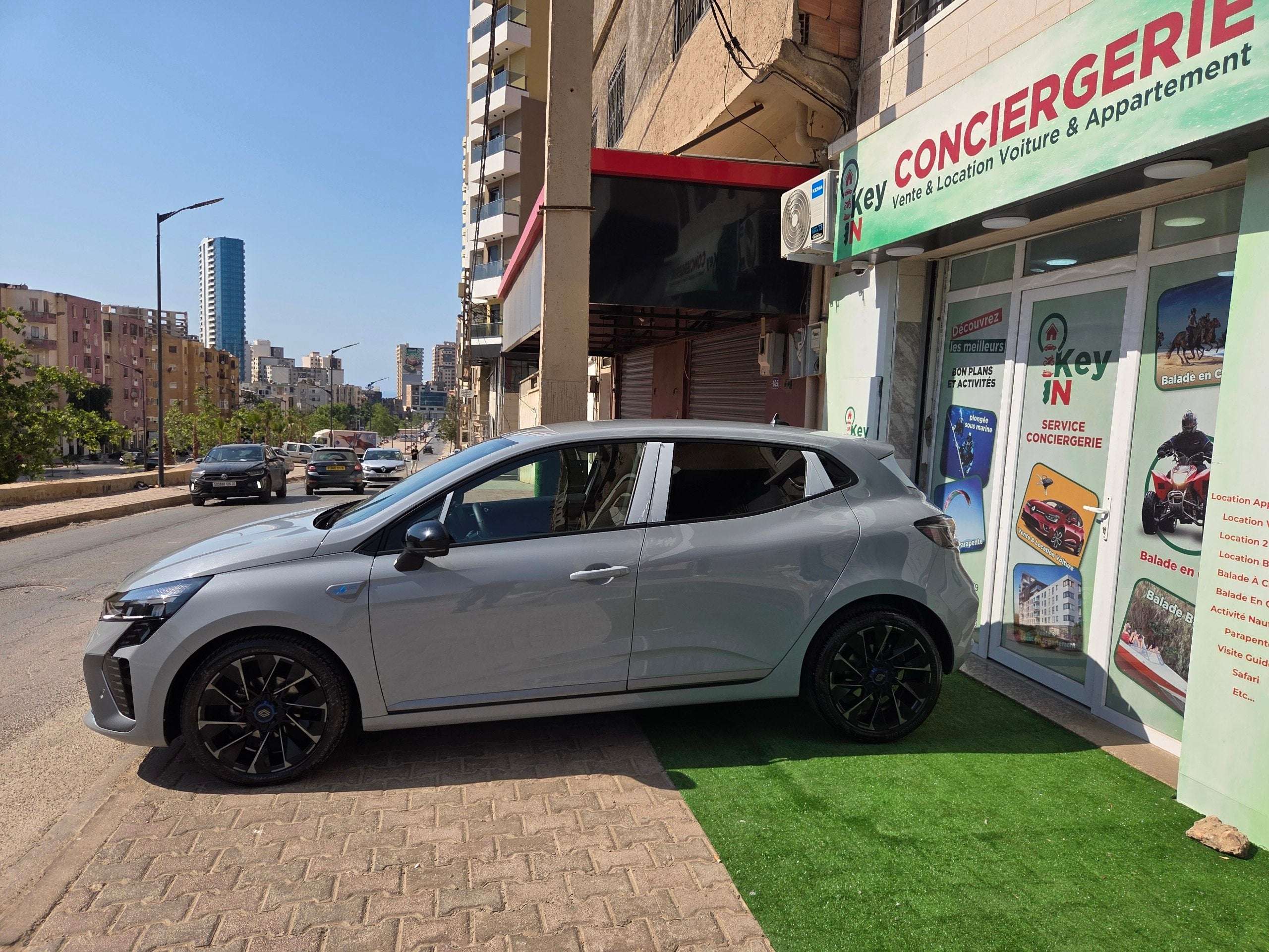 Véhicule Renault Clio 5 Esprit Alpine — Location Citadine Sportive Automatique à Oran