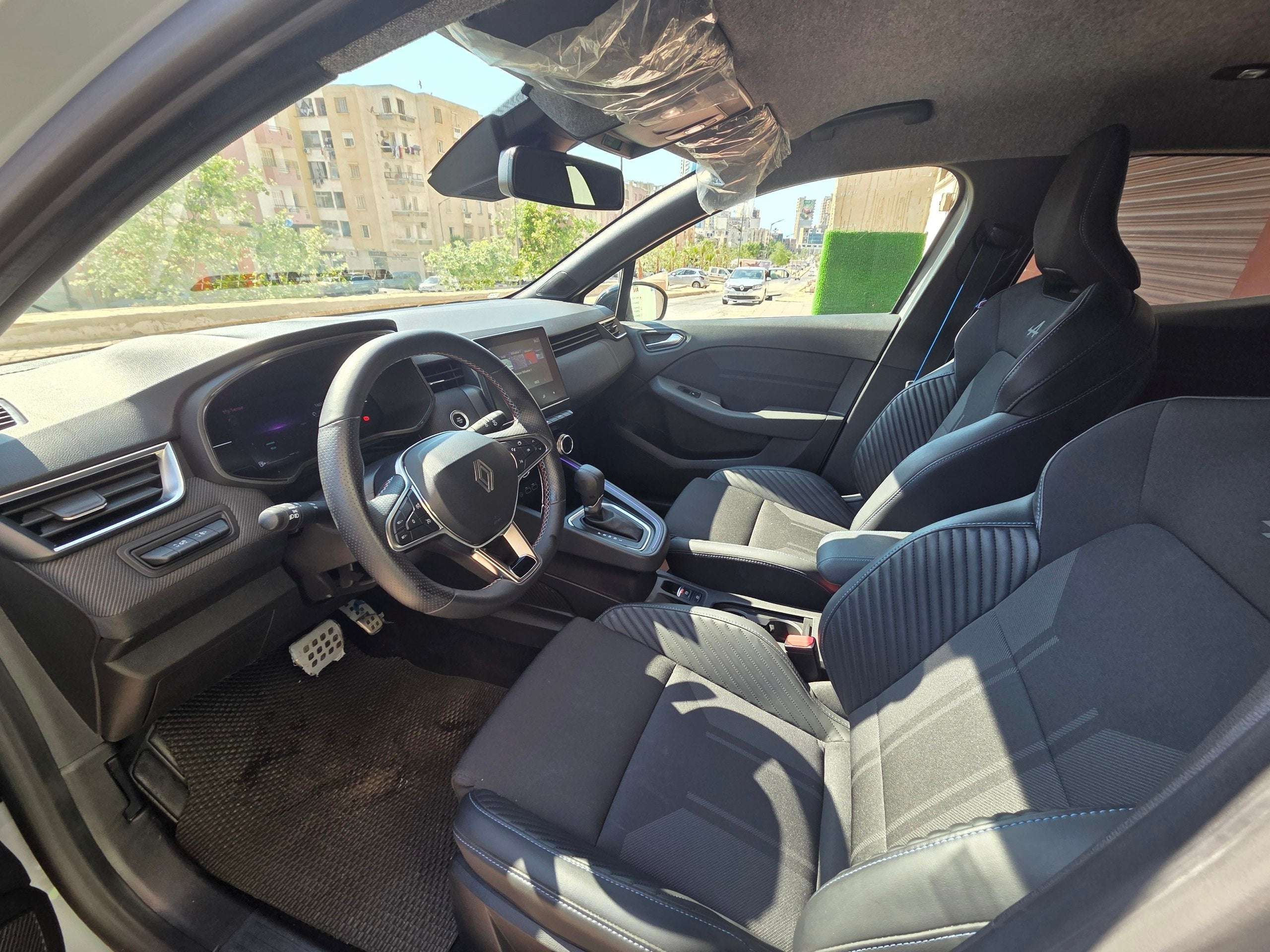 Véhicule Renault Clio 5 Esprit Alpine — Location Citadine Sportive Automatique à Oran
