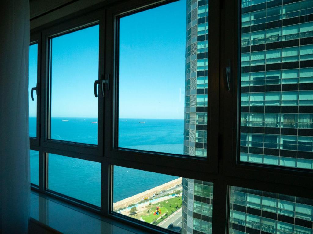 Logement F4 de Luxe avec Vue Mer au 18ème Étage — Tour Mobilart Bahia Center, Oran (7 pers.)