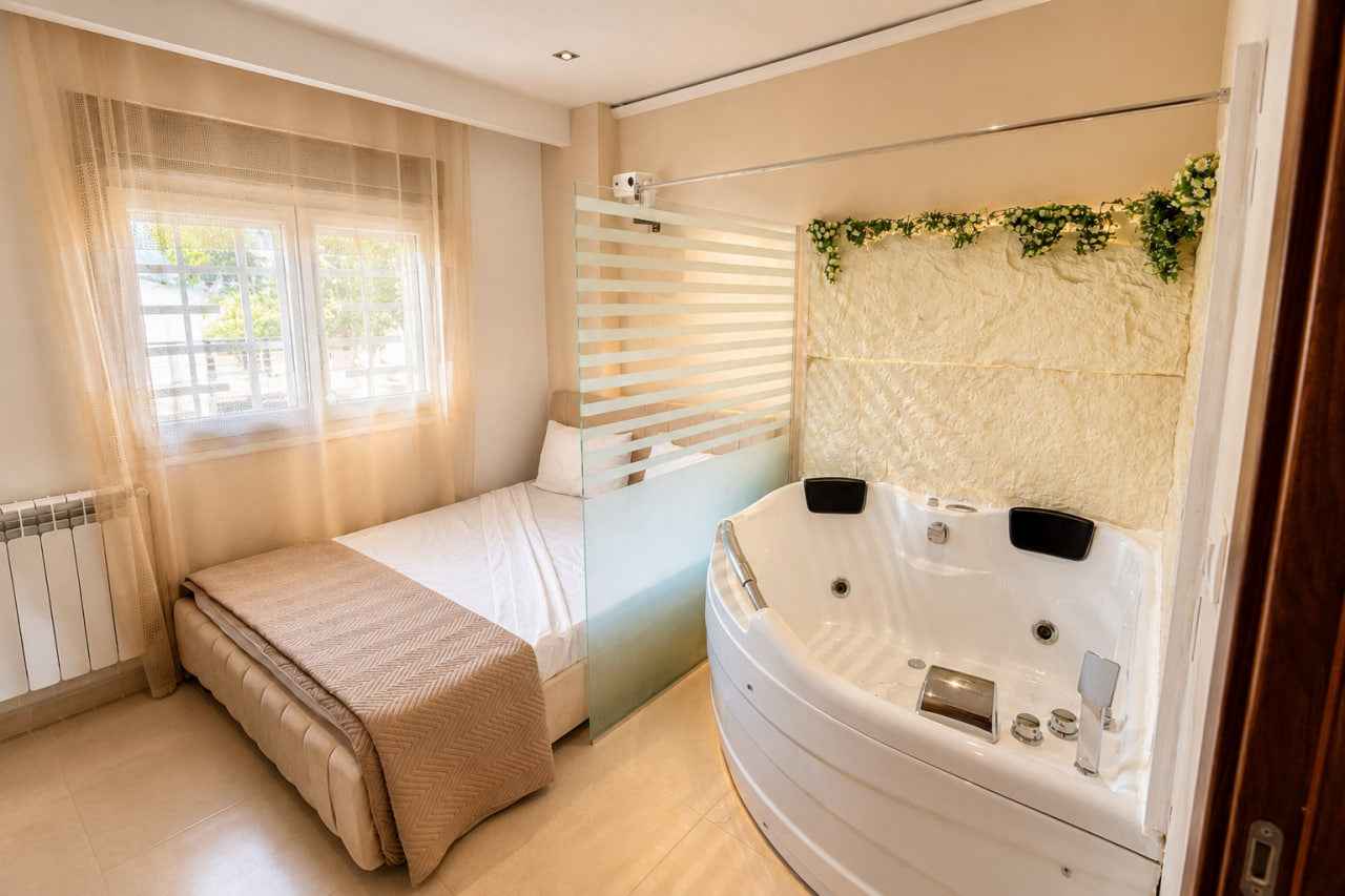 Logement 2 Chambres avec Jacuzzi Privatif + Home Cinéma – Belgaïd / Canastel, Oran F3
