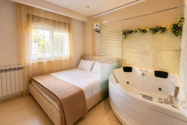 Logement 2 Chambres avec Jacuzzi Privatif + Home Cinéma – Belgaïd / Canastel, Oran F3