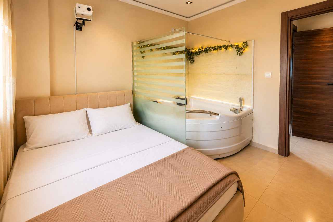 Logement 2 Chambres avec Jacuzzi Privatif + Home Cinéma – Belgaïd / Canastel, Oran F3