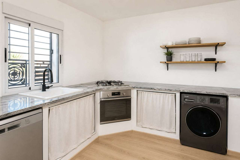 Appartement F4 — Boulevard des Lions, Centre Oran • 3 Chambres • Vue Dégagée • 8e Étage