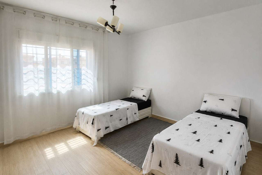 Appartement F4 — Boulevard des Lions, Centre Oran • 3 Chambres • Vue Dégagée • 8e Étage