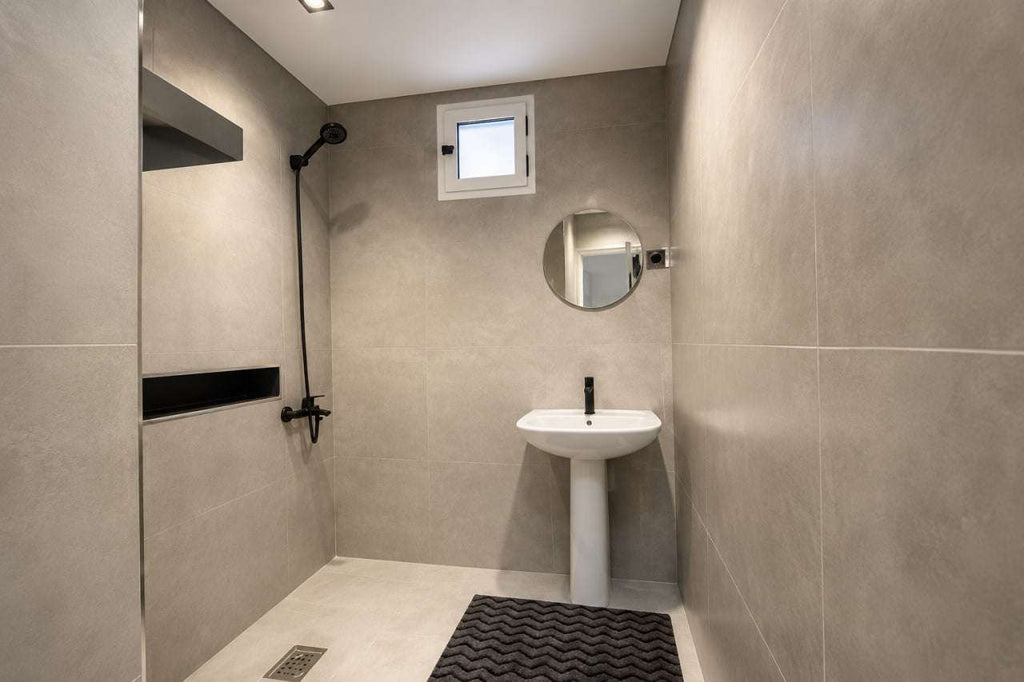 Appartement F4 — Boulevard des Lions, Centre Oran • 3 Chambres • Vue Dégagée • 8e Étage