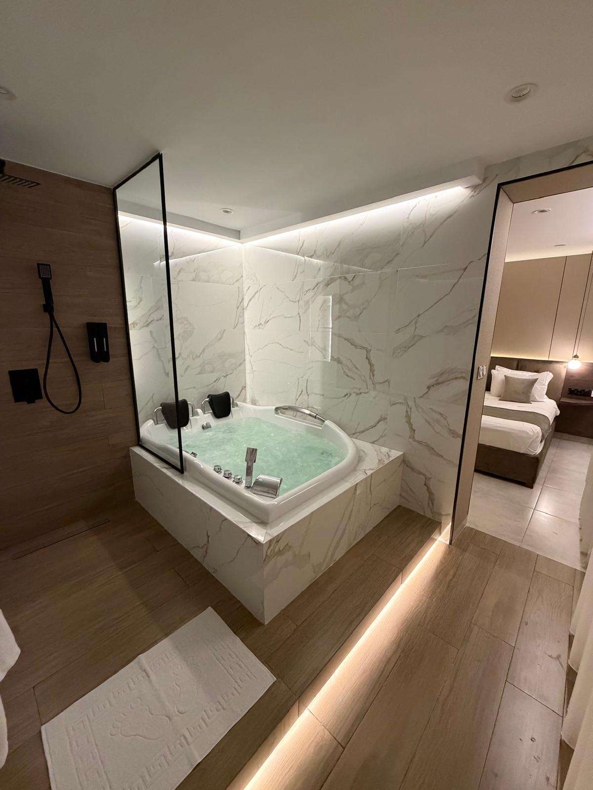 🏠 Appartement Luxe Gambetta, Oran — Jacuzzi Marbre, Suite Parentale (Résidence Le Jardin 1 Sidi Attallah)
