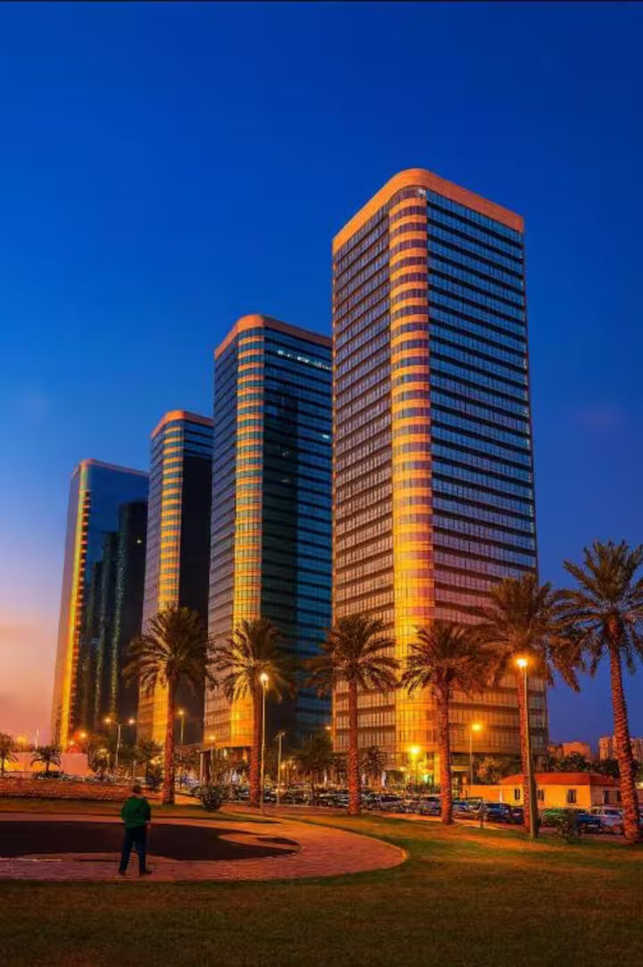 Logement F4 de Luxe avec Vue Mer au 18ème Étage — Tour Mobilart Bahia Center, Oran (7 pers.)