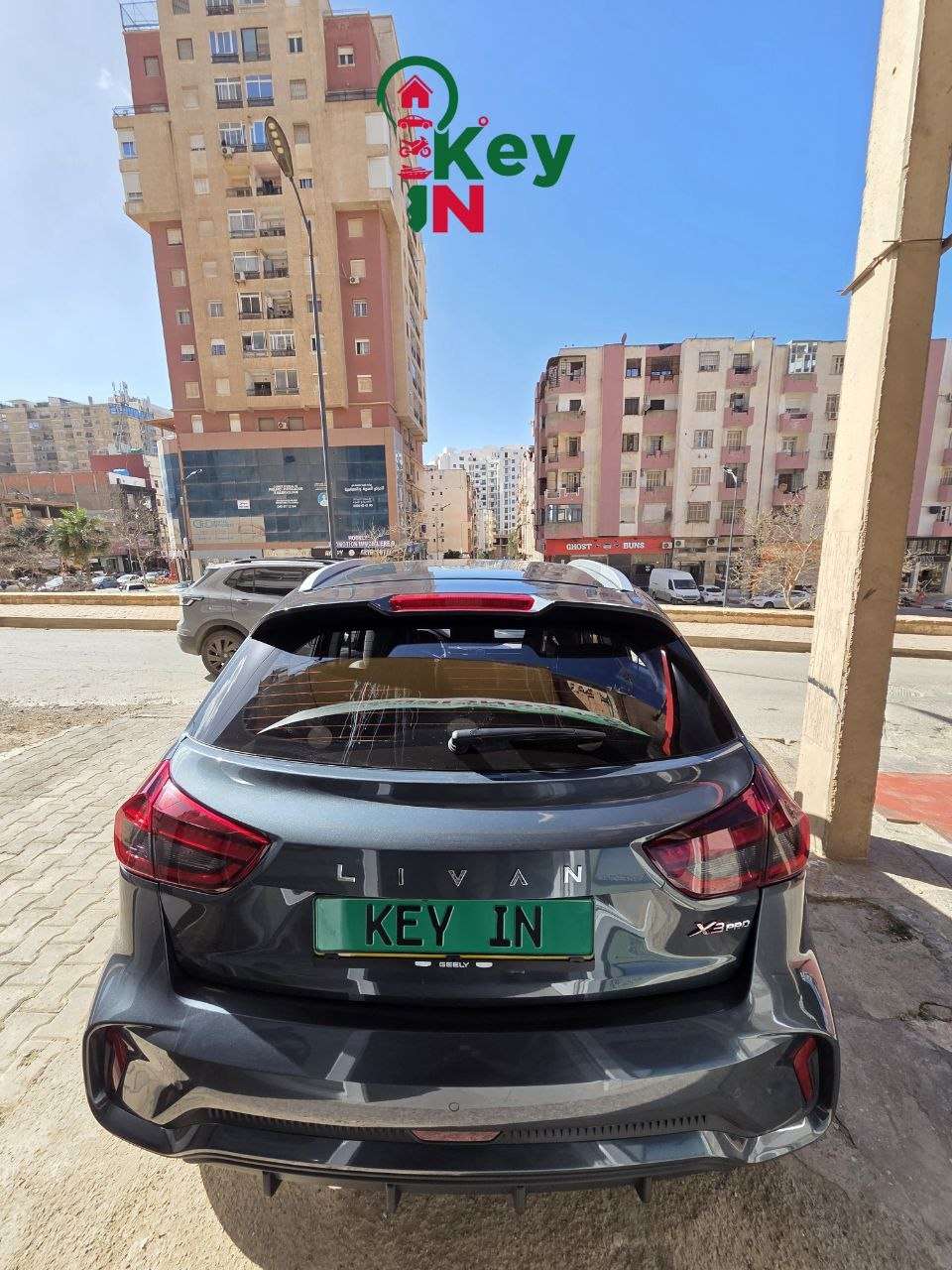 Location voiture Oran Geely Livan X3 SUV automatique climatisé aéroport Ahmed Ben Bella livraison Algérie Keyin-DZ conciergerie location véhicule famille diaspora