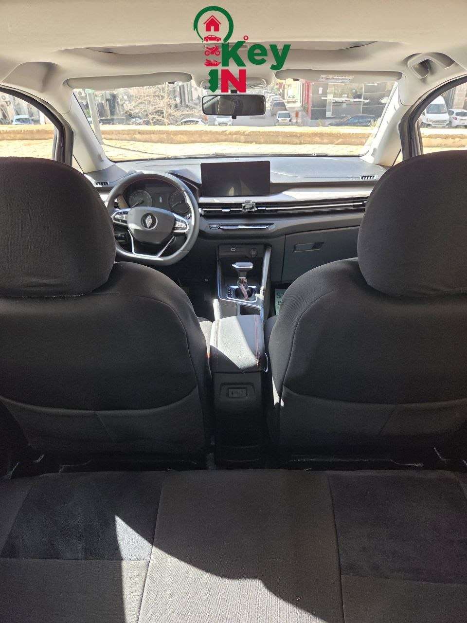 Location voiture Oran Geely Livan X3 SUV automatique climatisé aéroport Ahmed Ben Bella livraison Algérie Keyin-DZ conciergerie location véhicule famille diaspora
