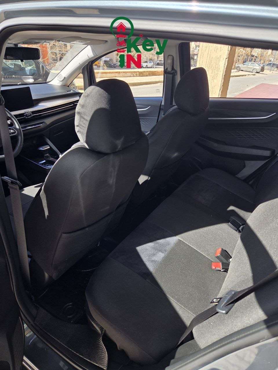 Location voiture Oran Geely Livan X3 SUV automatique climatisé aéroport Ahmed Ben Bella livraison Algérie Keyin-DZ conciergerie location véhicule famille diaspora