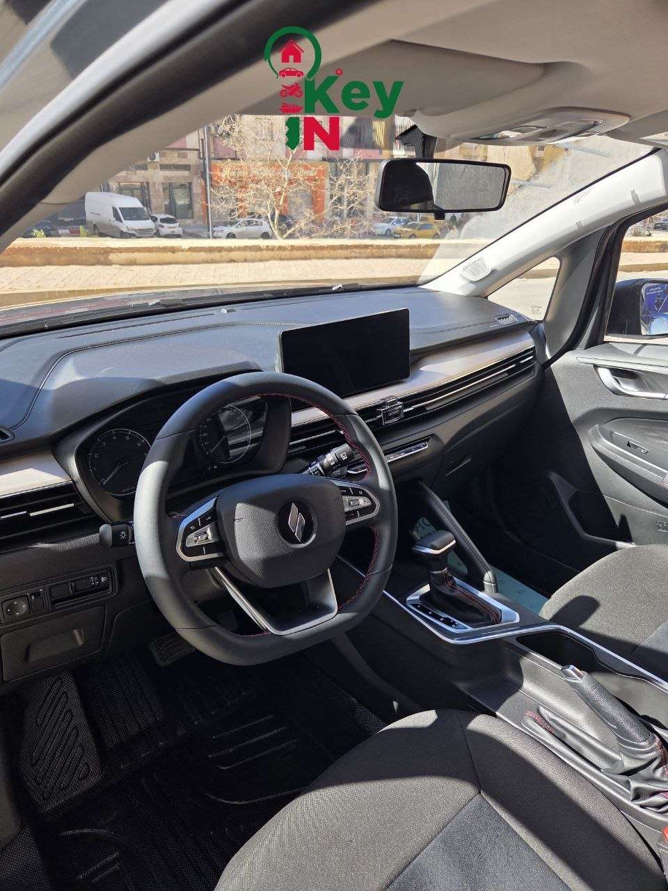 Location voiture Oran Geely Livan X3 SUV automatique climatisé aéroport Ahmed Ben Bella livraison Algérie Keyin-DZ conciergerie location véhicule famille diaspora