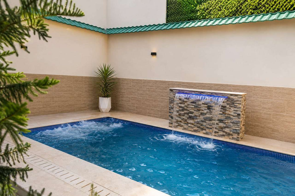 Location Piscine Privée à Oran — Sans Vis-à-Vis, Jacuzzi Inclus (Entre Filles ou Famille)