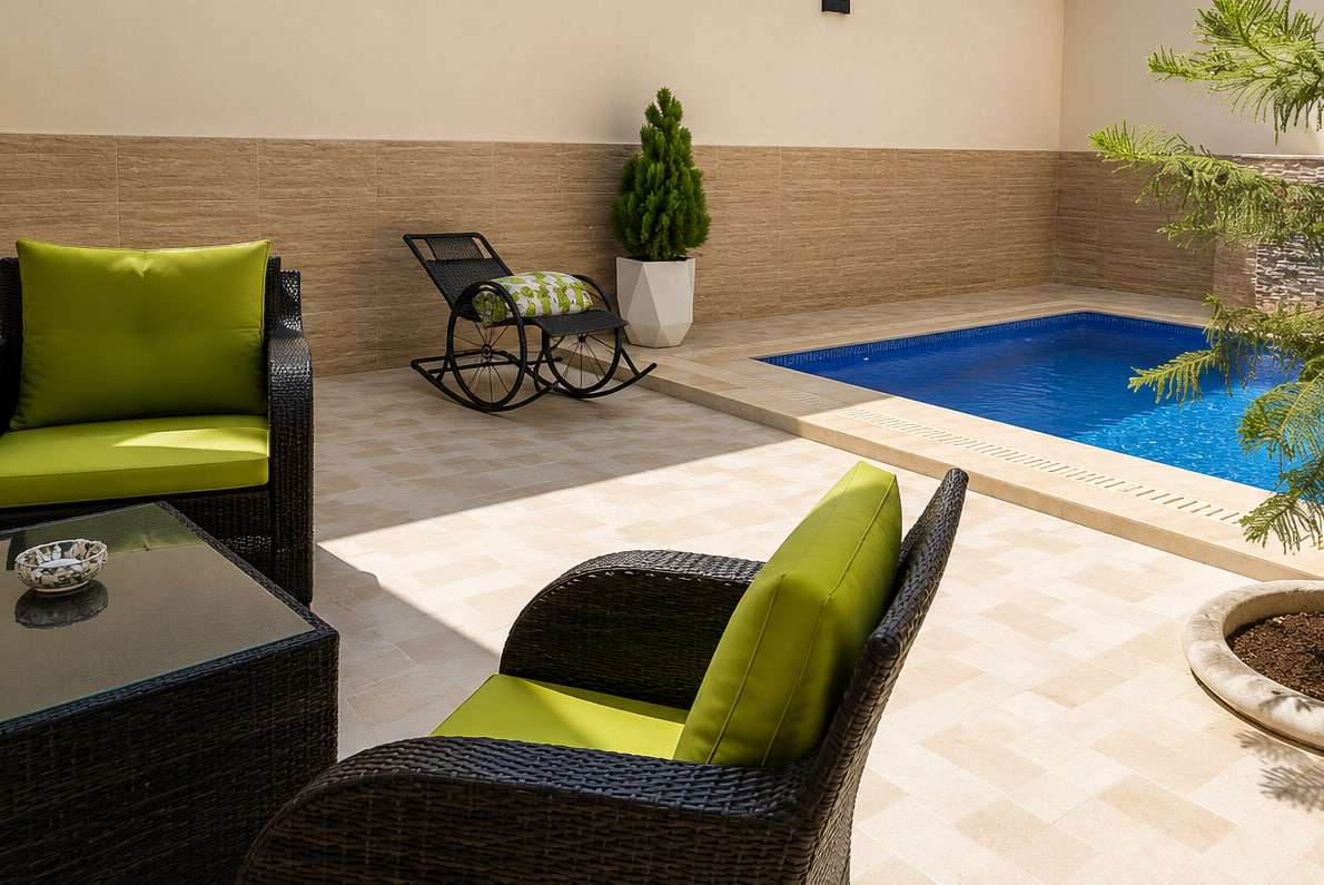 Location Piscine Privée à Oran — Sans Vis-à-Vis, Jacuzzi Inclus (Entre Filles ou Famille)