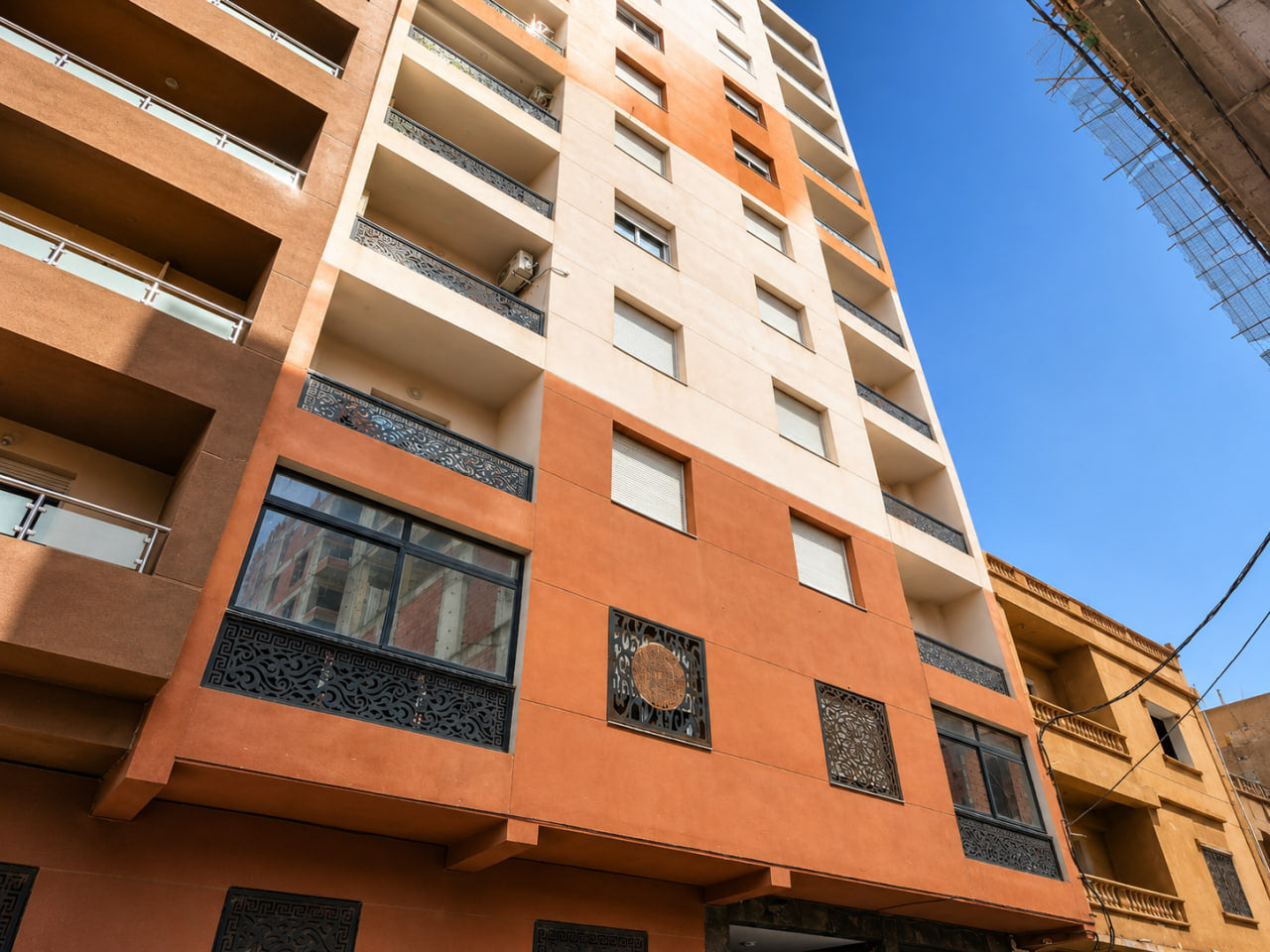 Appartement Vue Mer Akid Lotfi, Oran — 9e Étage, Résidence Sécurisée, Fibre & IPTV Illimitée