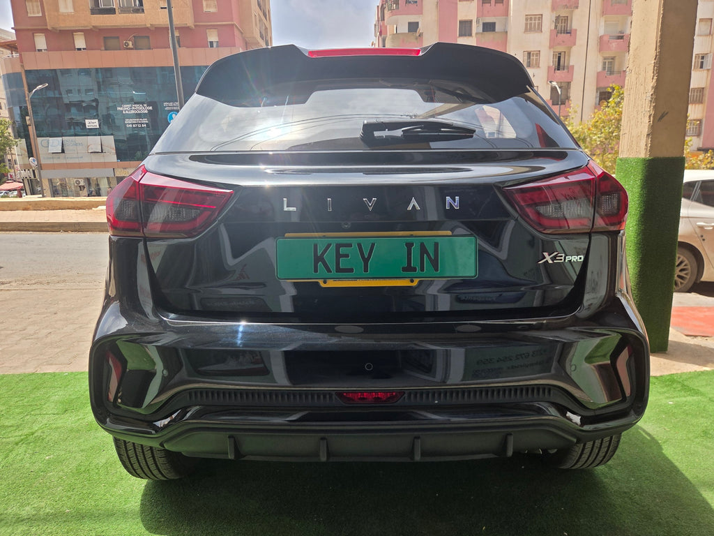 Louer un SUV à Oran, Livan X3 Pro noir 5 portes pour séjour en famille
