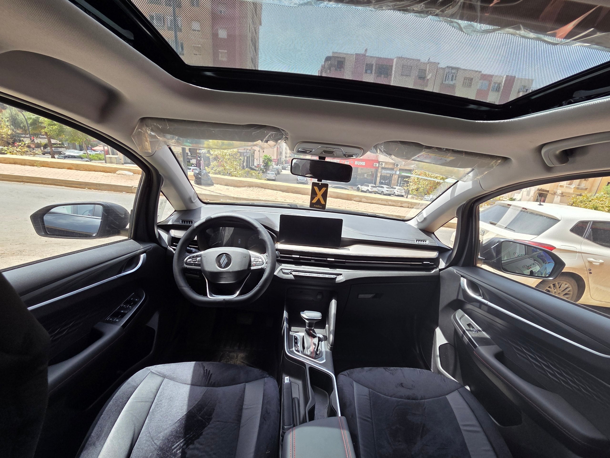 Location SUV Oran Keyin-DZ, Livan X3 Pro noir boîte automatique climatisé